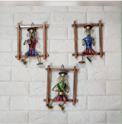 Musician Wall Hanging Frame - 6 Inch  X 8 Inch - Made Of Metal